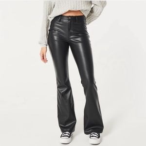 NWOT Hollister Faux Leather Ultra High Rise Flare Pants Black 5R Pockets (27)